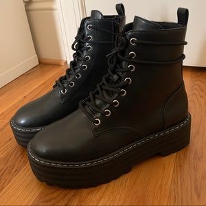 (Dr.) Doc martens thick sole